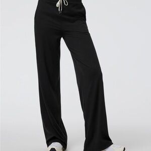 Vuori Halo Essential Wideleg Small Long